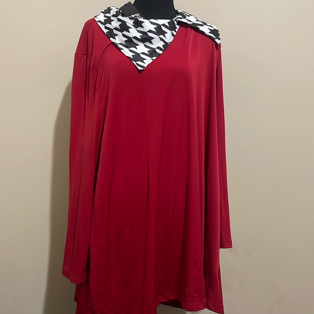 NWT - red tunic with houndstooth collar accent. Size 1X.